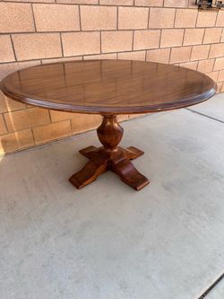 Round Table with 6 Chairs