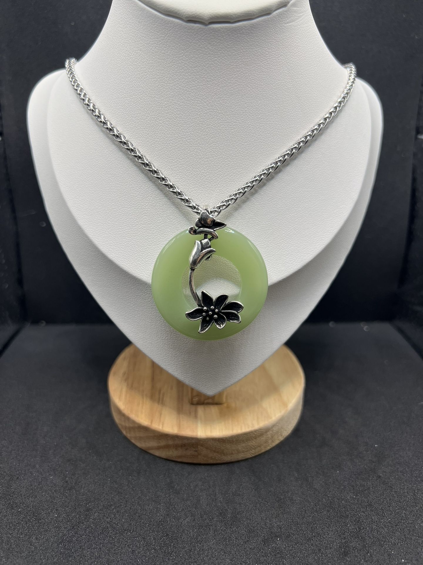 Big Round Green Jade Chain Necklace