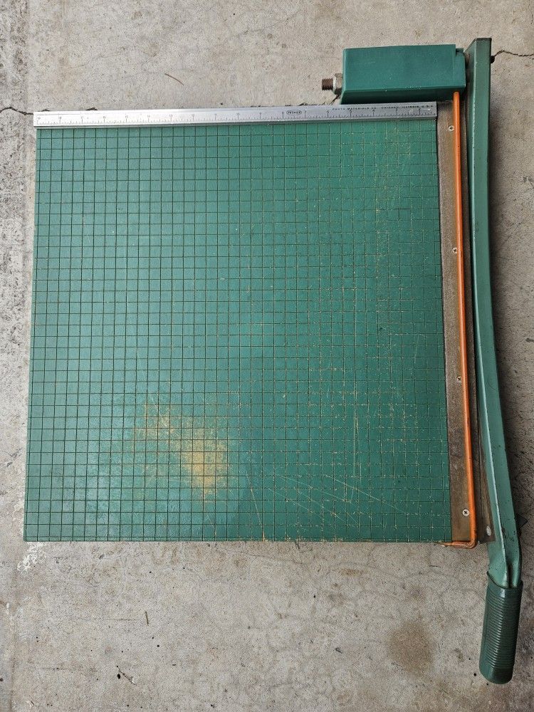 PAPER CUTTER - PREMIER 19"