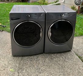 WHIRLPOOL WASHER AND DRYER SET.