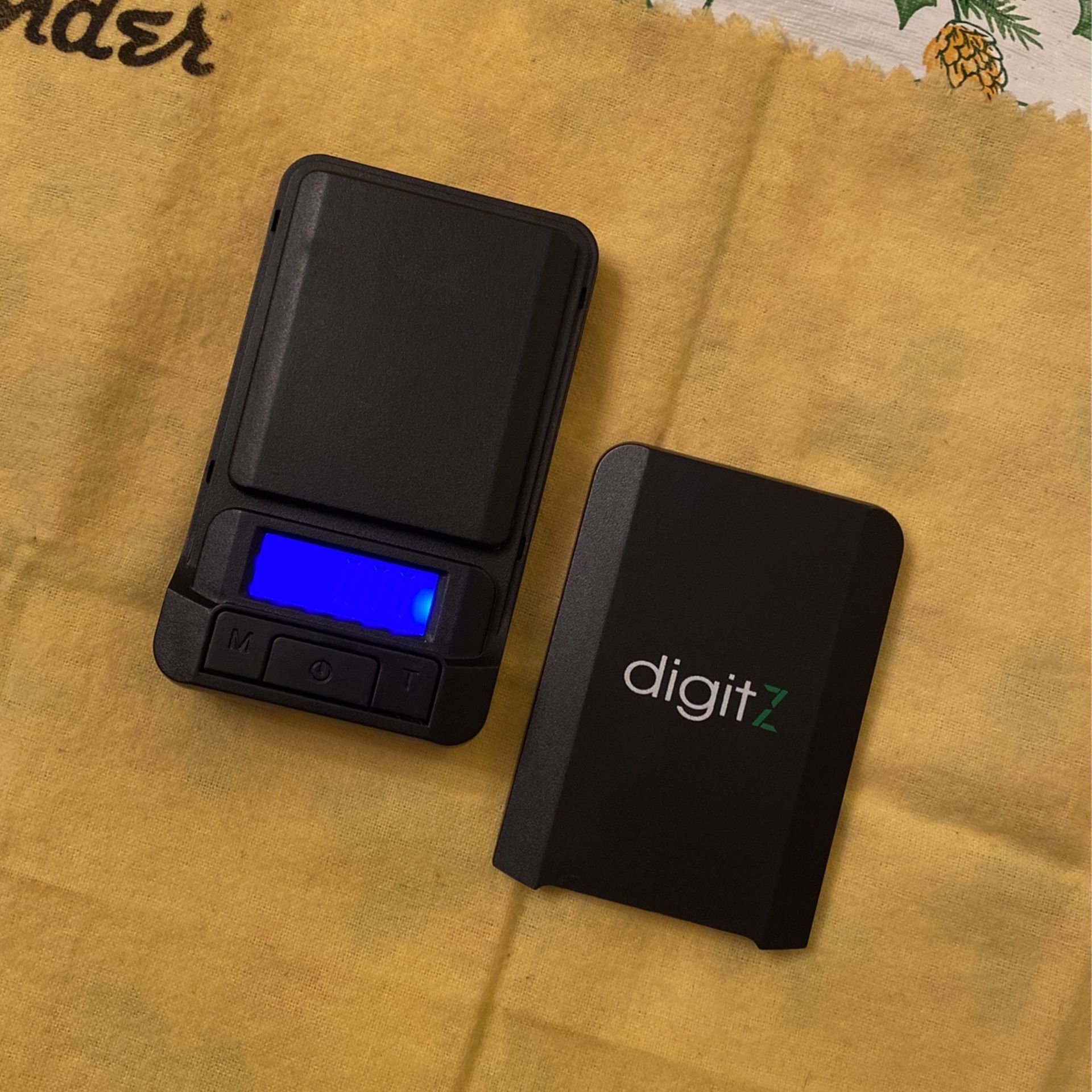 -DIGITZ- DIGITAL POCKET SCALE : Model : DZ5-100 ( 100x0.01g ) 2xAAA Batteries