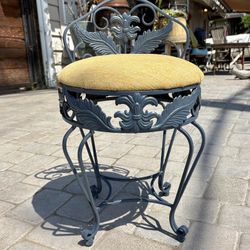 Boutique, metal chair