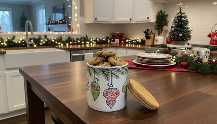 Holiday Camello retro ornament 5” canister