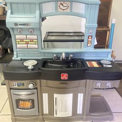 Step 2 Chefs Kitchen Excellent Condition 