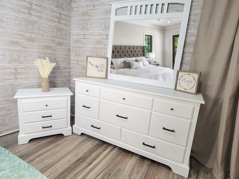 Modern Solid Wood 3 Pieces Bedroom Set (Dresser + Nightstand + Mirror)