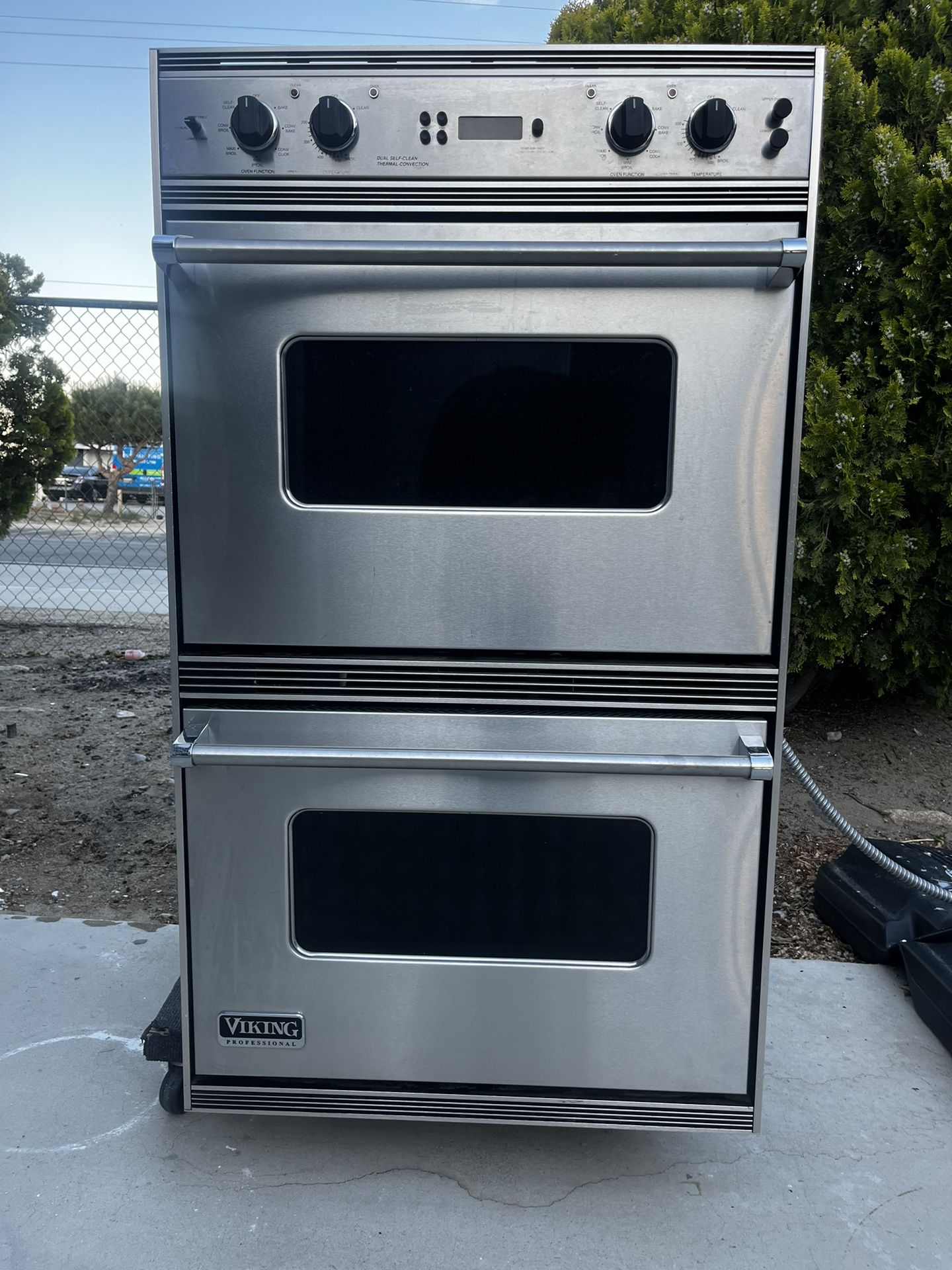 Viking Professional Double Wall Oven 30” Electric w/ Convection
