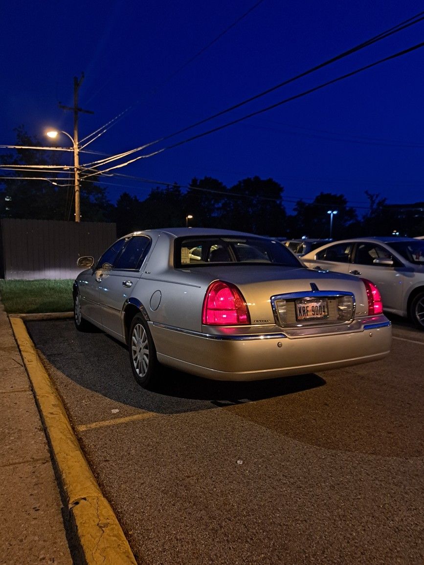 2003 Lincoln Town Car