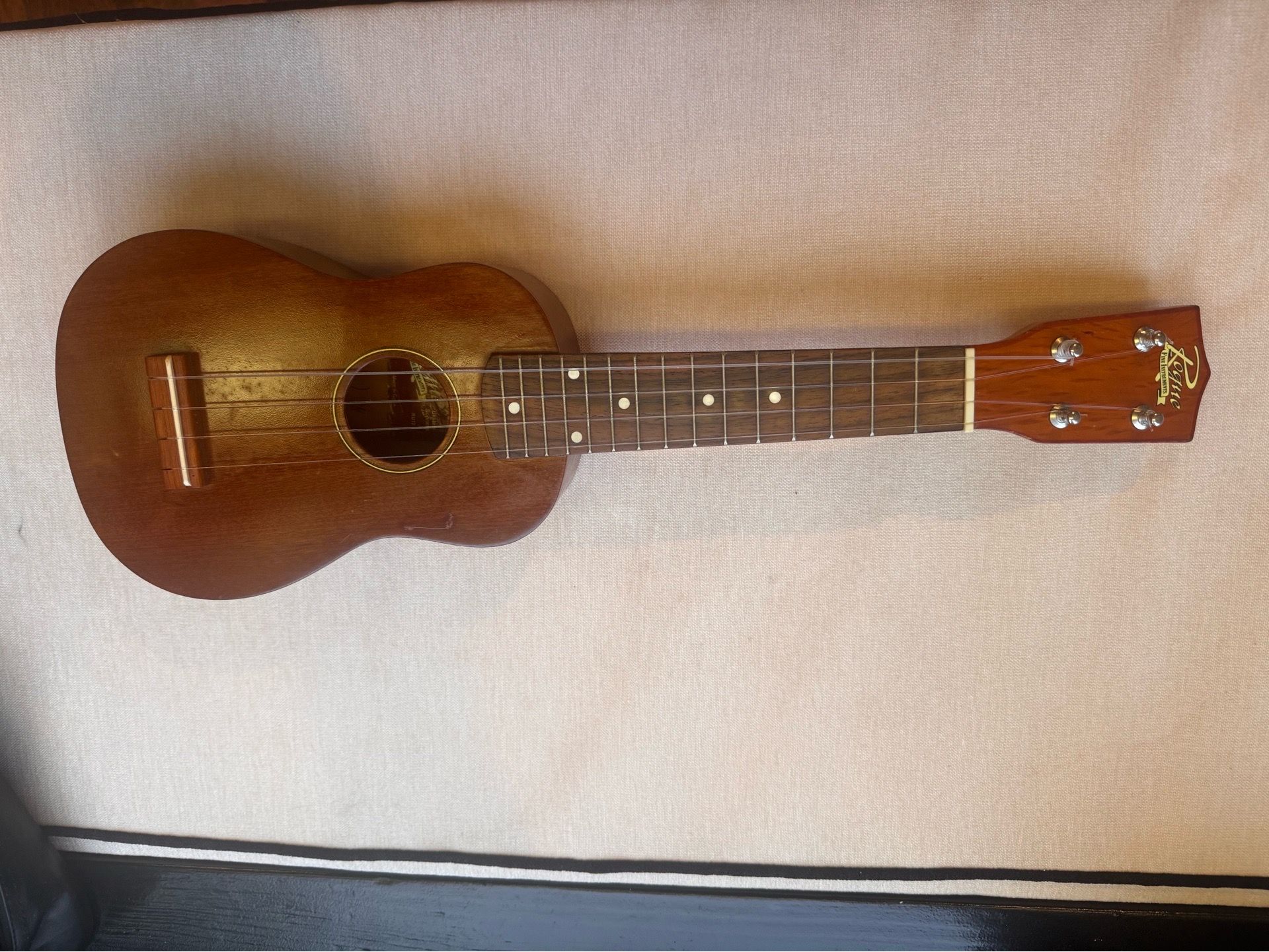 Rogue soprano ukulele guitar