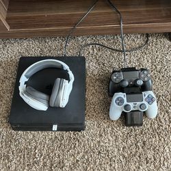 PS4 Slim with Sony VR Headset Turtle Beach Stealth 600 Headset and 2 PS4 controllers with charging station