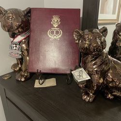Tiger Cubs statue 