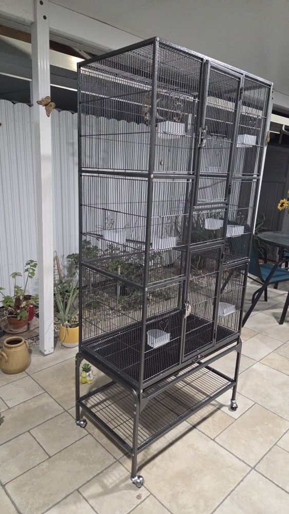 Large Bird Cage.............JAULA GRANDE PARA PAJAROS 