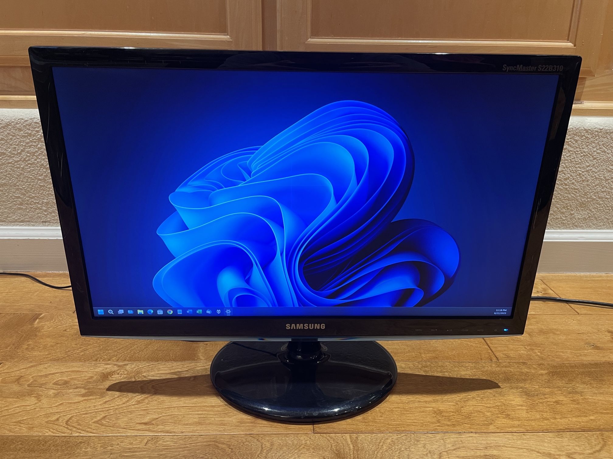 Samsung 22-inch Full-HD Monitor SyncMaster S22B310