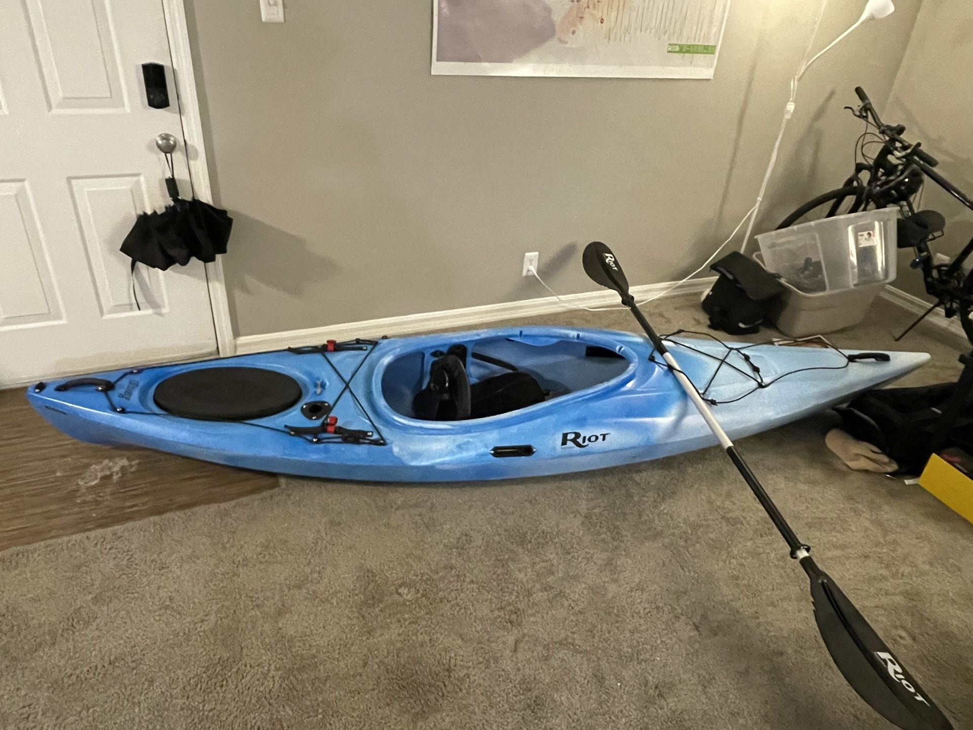 2021 Riot Edge 11 Kayak with Paddle
