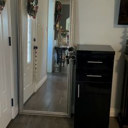 Hair Stations For Sales 4 Mirrors And 4 Cabinets Very Good Conditions