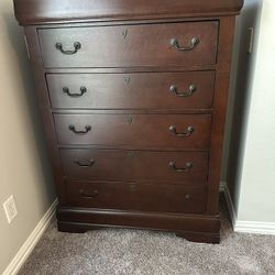 Dresser - 5 Drawer Plus Jewelry/linen Drawer