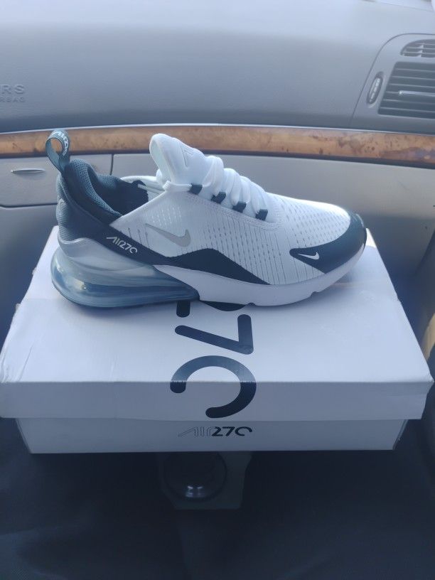 Woman's Nike AIR MAX 270 