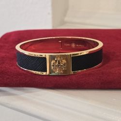 Brand New Black Tory Burch Kira Enamel Medium Hinged Bangle Bracelet with logo 18K-Gold-Plated