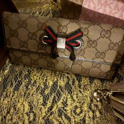 100% AUTHENTIC GUCCI WALLET 