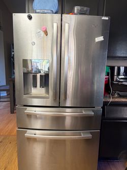 Large whirlpool  refrigerator with ice maker