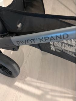 Pivot expand double stroller