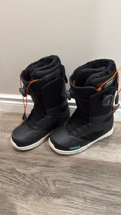 Snowboarding Boots women size 7.5 US IT’S YOUR TOILET BOWL CLEANER.