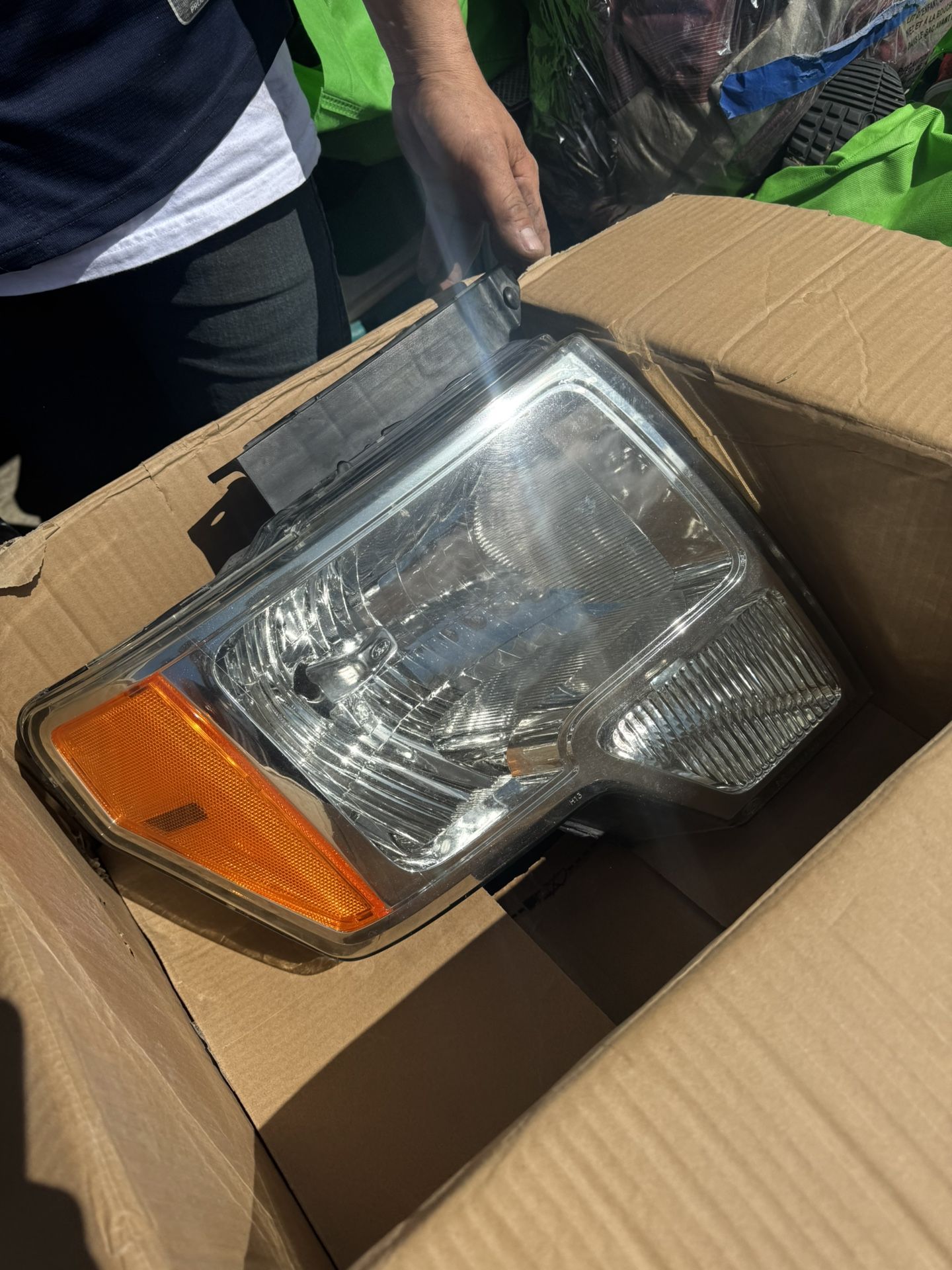 2009-2014 Ford F150 headlight
