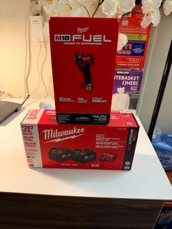 Milwaukee M18 FUEL Impact Wrench & Battery Starter Kit