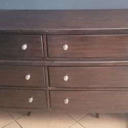 Dresser With Mirror.
