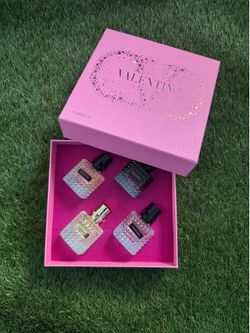 Valentino Women’s Perfume Discovery Set (4x 30ml / 1.0 fl oz)