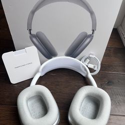 AirPods Max Silver w Lighting Cable