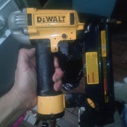 DeWalt 18 Gauge Pneumatic Brad Nailer