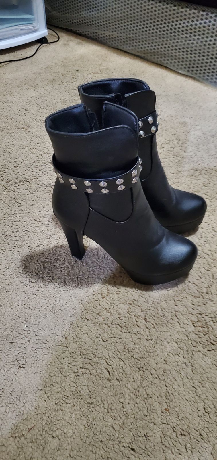 Boots To Women