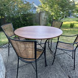 Kitchen table & 4 Chairs