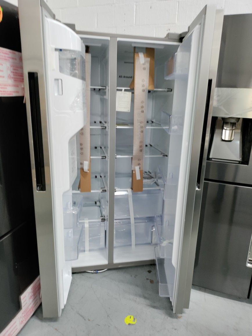 Samsung Side By Side Refrigerator 36' Wide, New Scratch And Dent