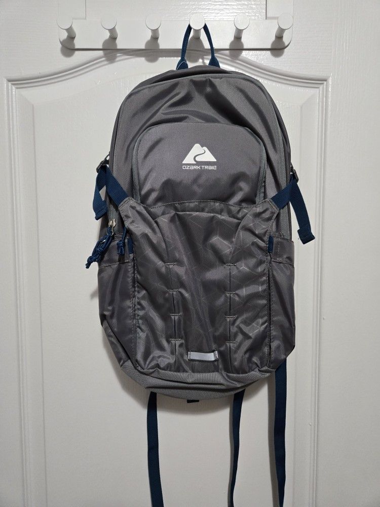 Ozark Trail 14 Ltr Hydration Pack, with Water Reservoir,
Grey Polyester Hiking Backpack