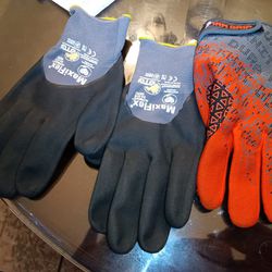 3 Brand New Gloves 7$ 