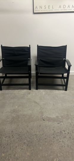 oversize comfortable chairs 26”wx19”dx16”h 2 oversize comfortable chairs