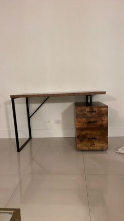 Medium Brown Desk , Unisex With Spacious Drawers
