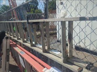 Aluminum ladder