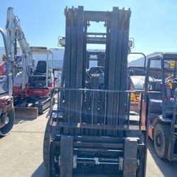 FOR SALE: 2016 Toyota 8FD45U Warehouse Forklift – 3,700 Hours – $31,999 + tax (OBO)