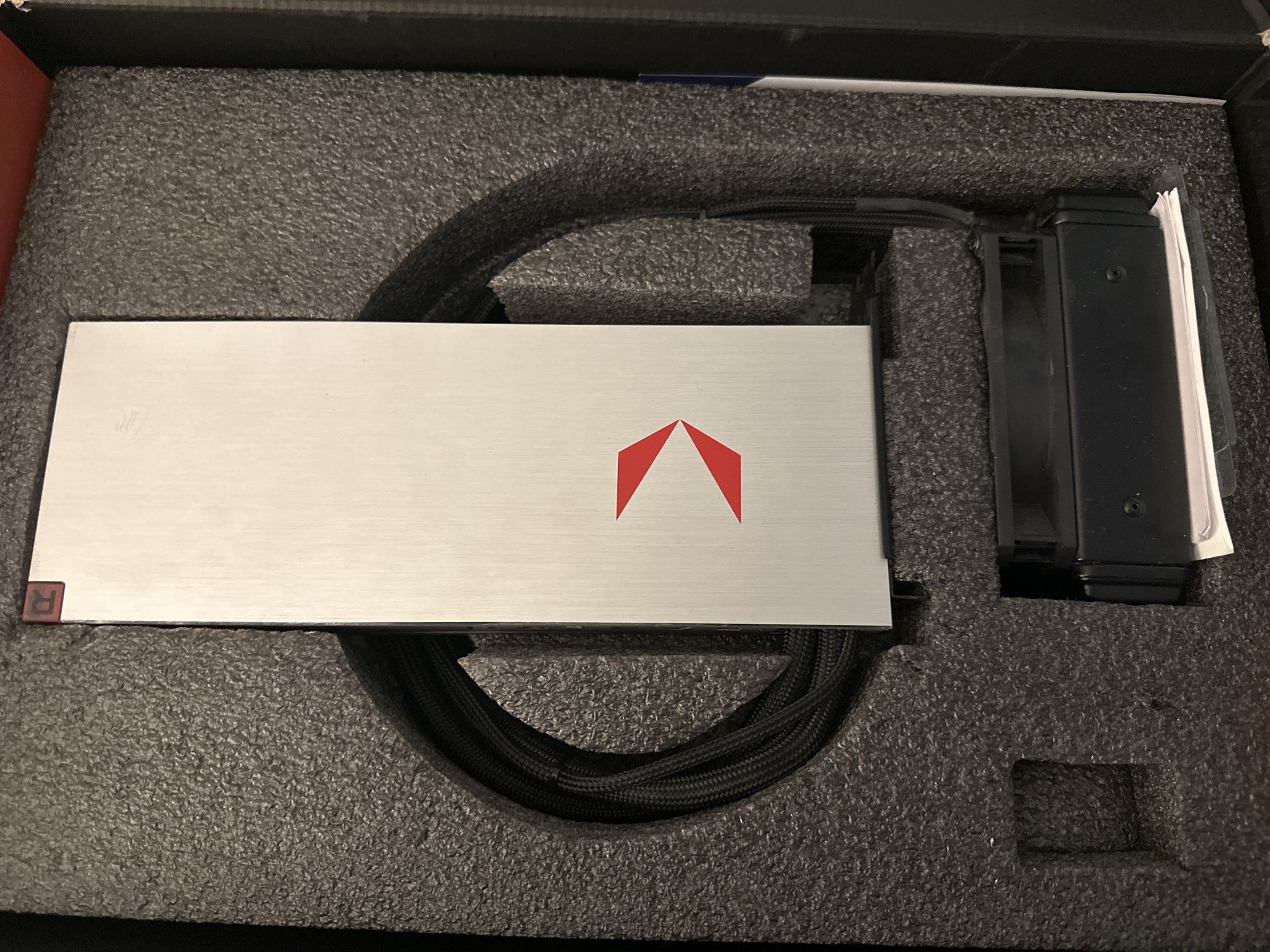 Amd Radeon Vega 64 LC With Original Box!