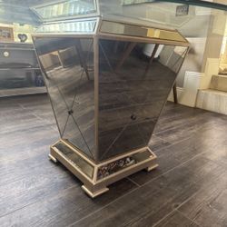 Z Gallerie  Dining Table Mirrored 