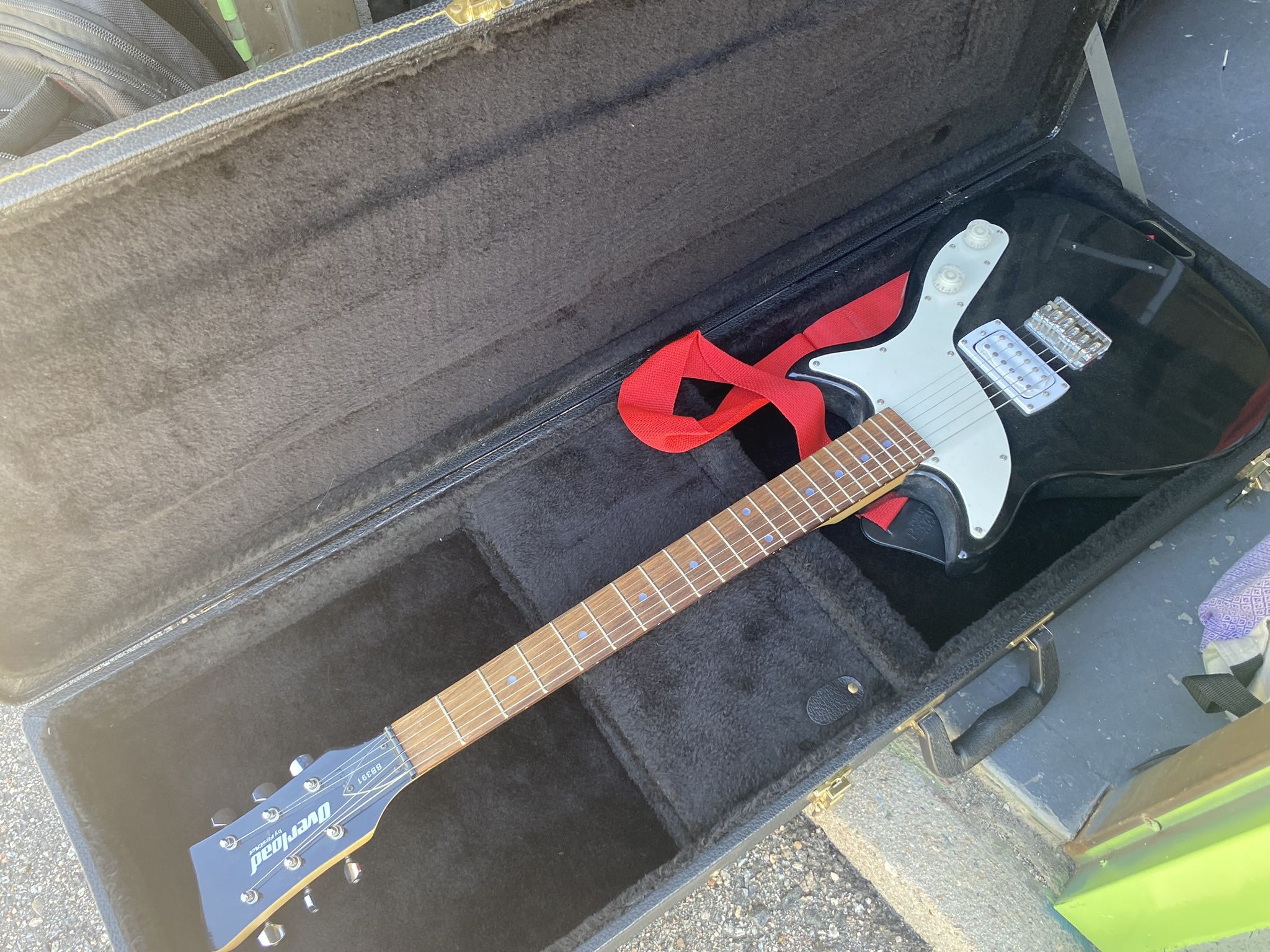 First Act Overload bb391 with lockable case and CRATE amp