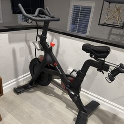 Peloton- Like new! Barely Used
