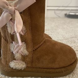 Uggs, Toddler Girl. Size 7