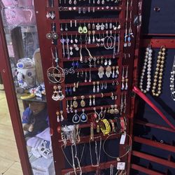 Earrings  Bracelets N Necklaces 