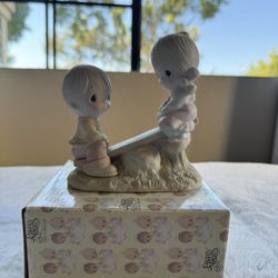 Precious Moments “Love Lifted Me” Figurine (E-1375/A) – Vintage with Box