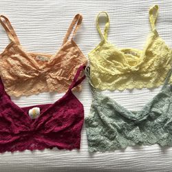 ❤️❤️❤️⭐️ 4 Bralettes Size Large ⭐️❤️❤️❤️