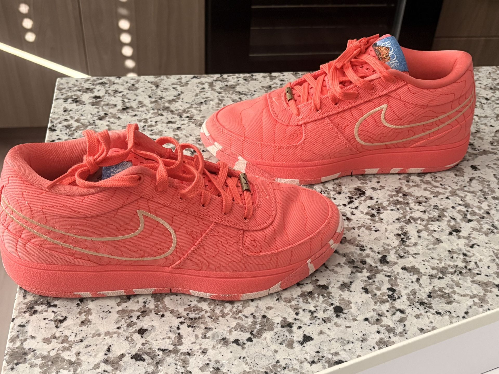 BOOK 1 TEXT MAGIC EMBER/WHITE ONYX AMBRE MAGIQUE/BLANC ONYX