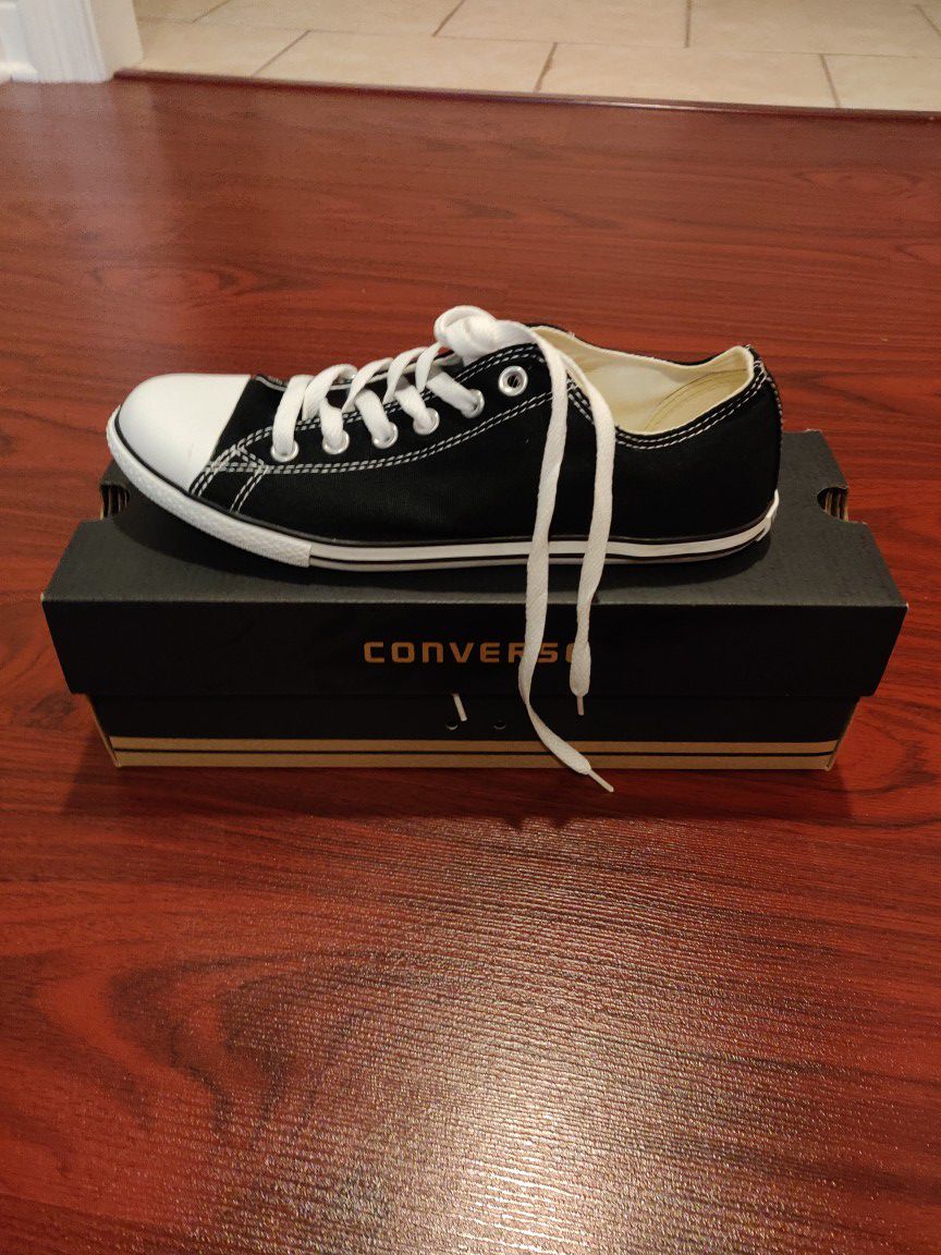 Converse (Chuck Taylor). Brand New